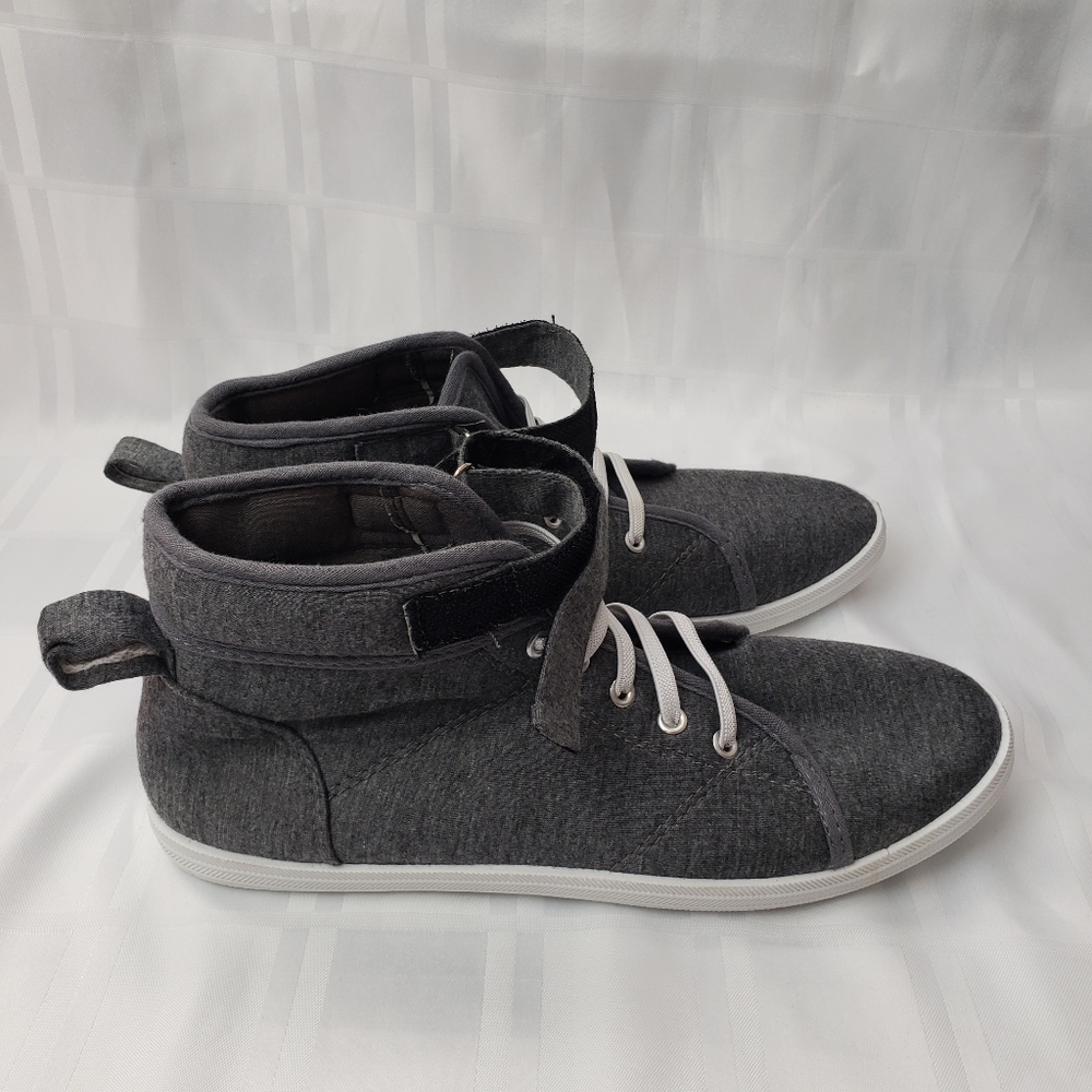 Ardene Mat Women's size 8 High Top Shoe